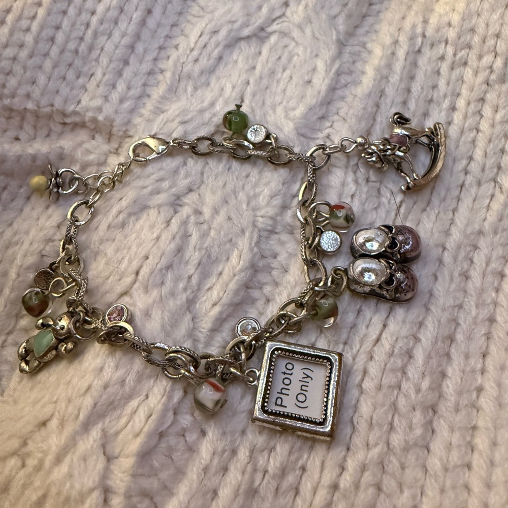 Avon “Mom’s Treasure” Charm Bracelet - Picture 5 of 6